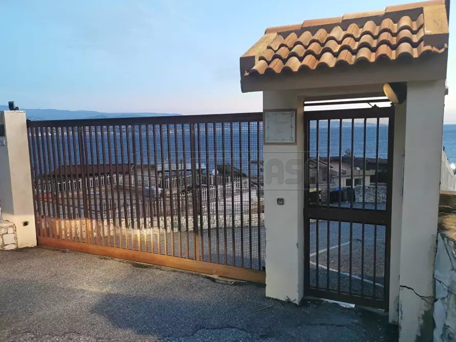 Immagine 1 di Magazzino in vendita  in SP43bis 3204 a Messina