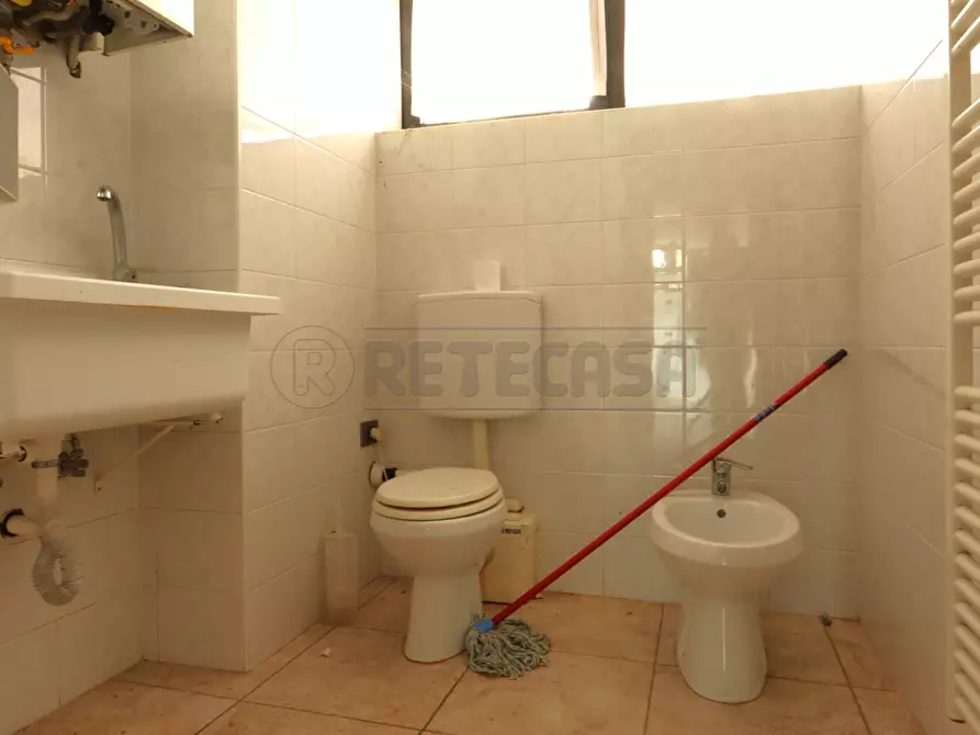 Immagine 8 di Locale commerciale in affitto  in via dal ponte 228 a Torri Di Quartesolo