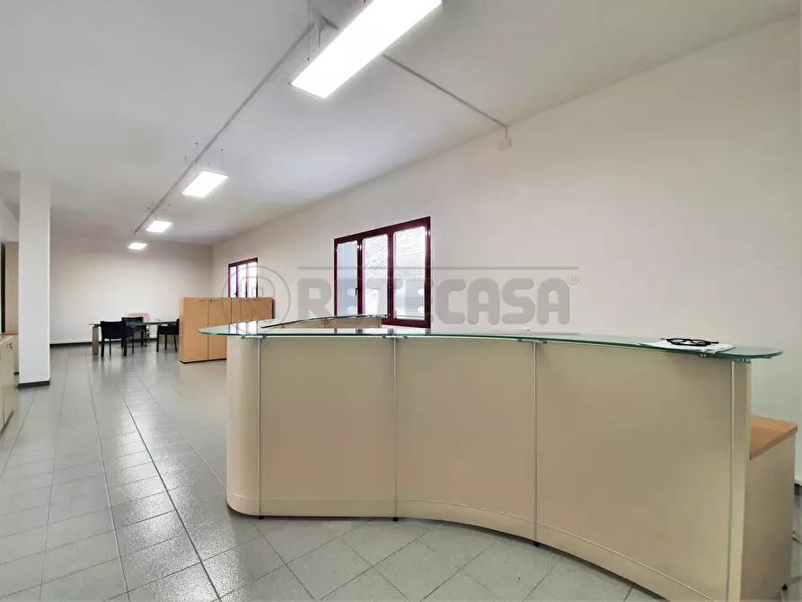 Immagine 4 di Ufficio in affitto  a Torri Di Quartesolo