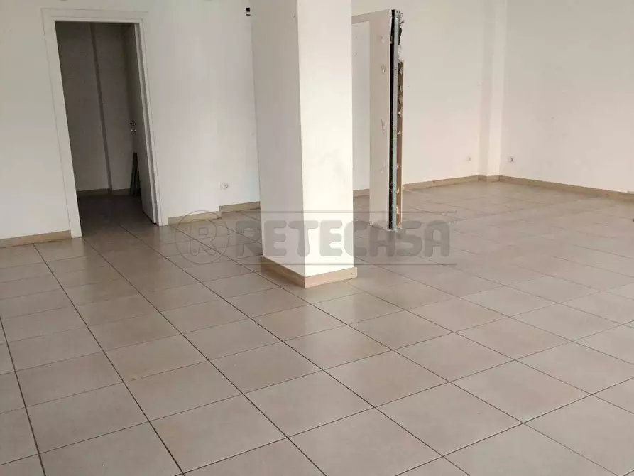 Immagine 9 di Locale commerciale in vendita  in Via Marco Polo 268 a Messina