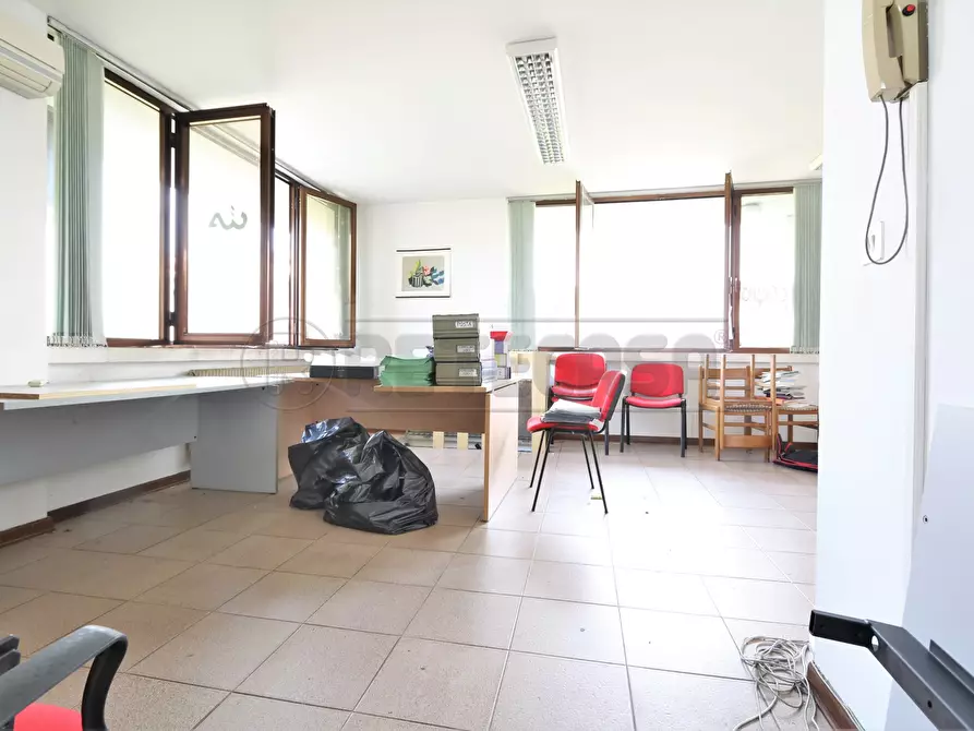 Immagine 9 di Ufficio in affitto  a Camisano Vicentino