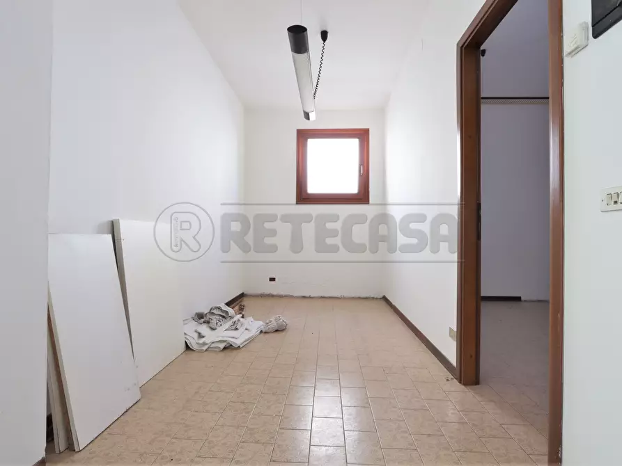 Immagine 10 di Locale commerciale in affitto  a Castegnero