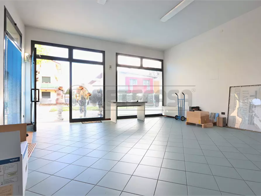 Immagine 8 di Locale commerciale in vendita  in Via Chiesa Nuova a Longare