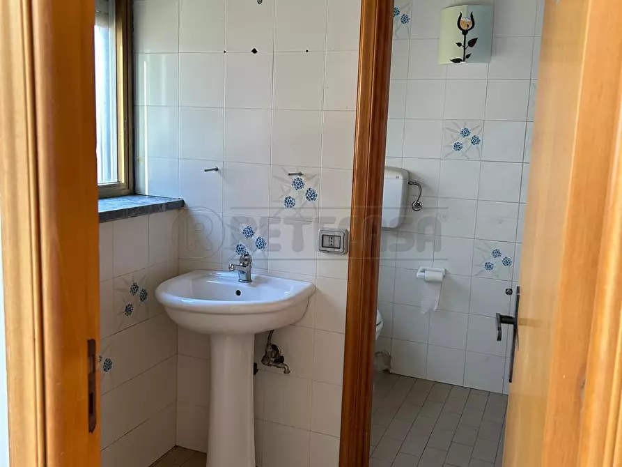 Immagine 4 di Locale commerciale in affitto  in via don minzoni 199 a Caltanissetta