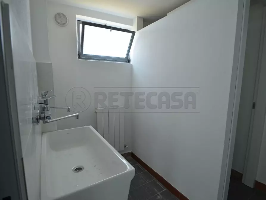 Immagine 4 di Porzione di casa in affitto  a Azzano San Paolo