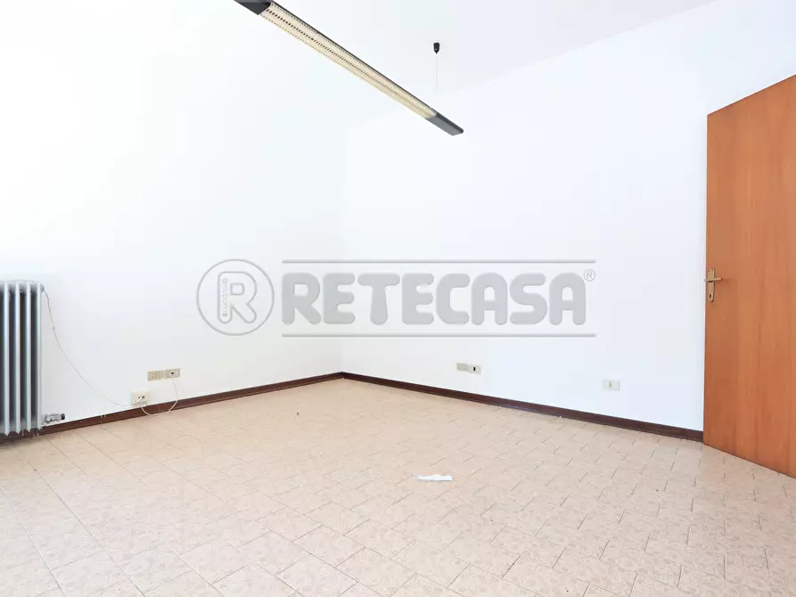 Immagine 2 di Locale commerciale in affitto  a Castegnero