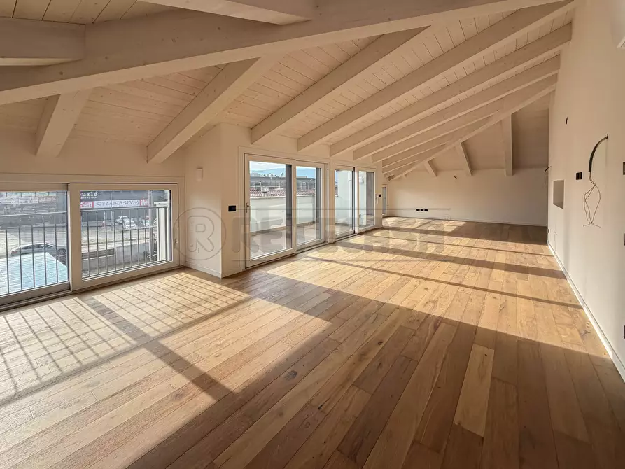 Immagine 1 di Attico in vendita  in Via F. Magellano a Creazzo