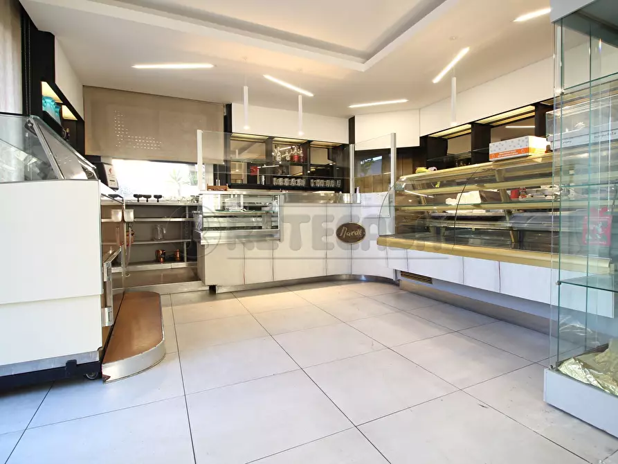 Immagine 2 di Locale commerciale in vendita  a Montecchio Maggiore