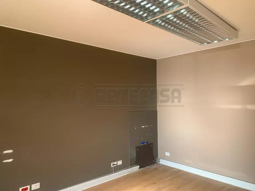 Immagine 18 di Ufficio in vendita  a Seriate