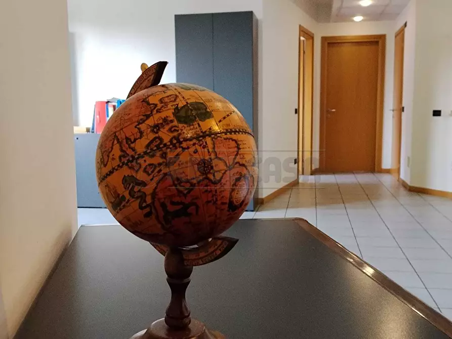 Immagine 4 di Ufficio in vendita  a Bergamo