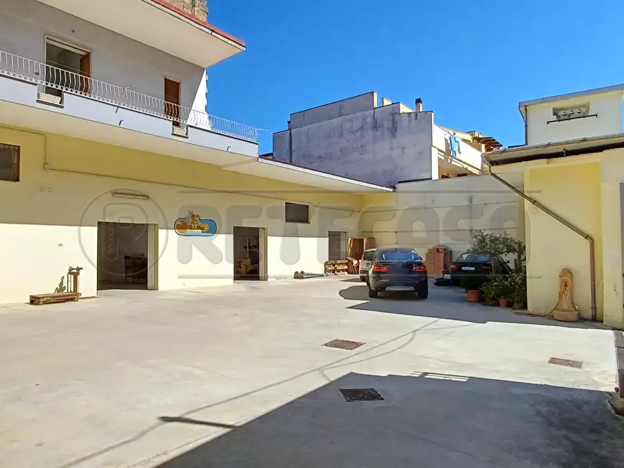 Immagine 20 di Laboratorio in affitto  in Via montella a Maddaloni