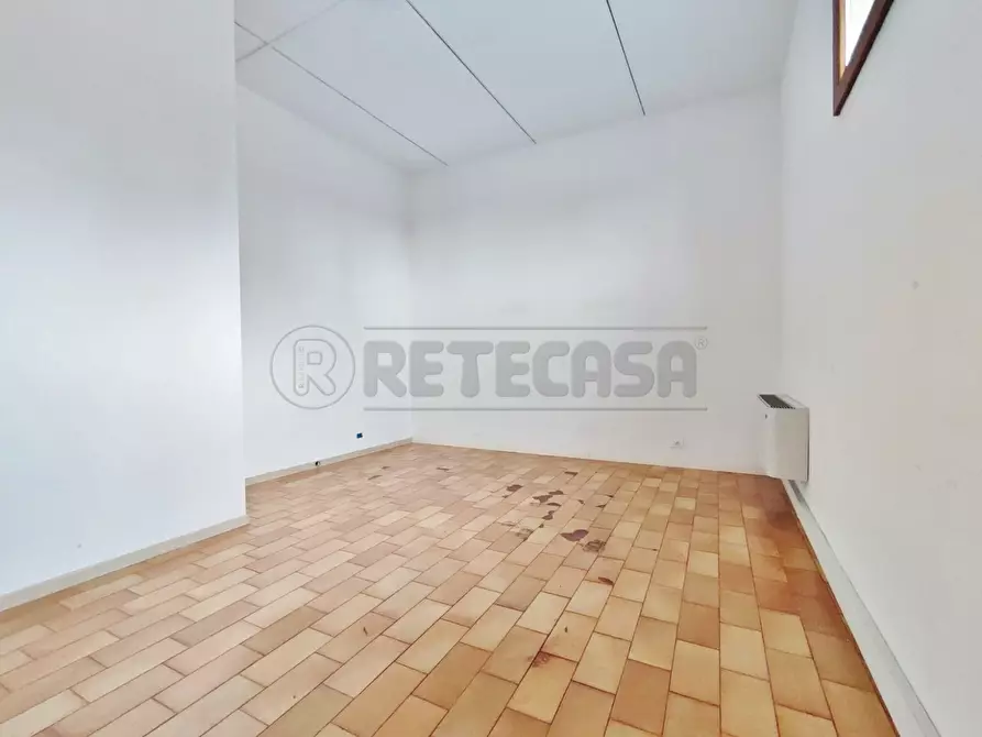 Immagine 8 di Locale commerciale in affitto  in Via A. de gasperi a Altavilla Vicentina