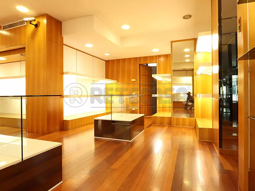 Immagine 4 di Locale commerciale in affitto  a Camisano Vicentino