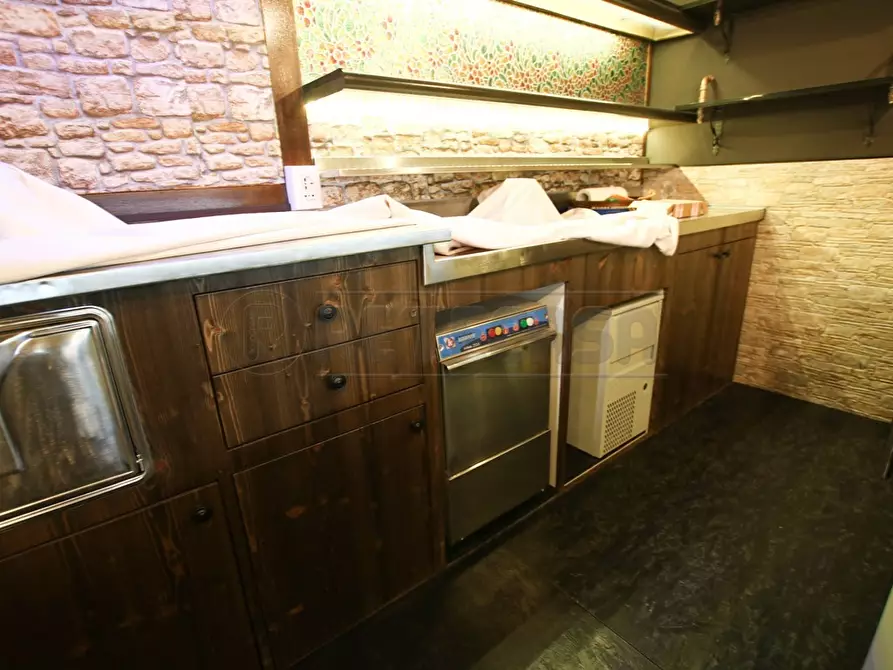 Immagine 6 di Locale commerciale in affitto  in Via Piazza Villaganzerla a Castegnero