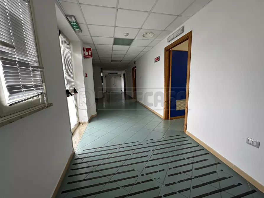 Immagine 25 di Locale commerciale in vendita  a Mazara Del Vallo