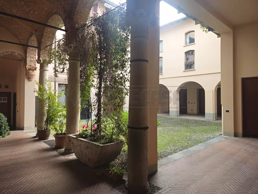 Immagine 1 di Pentalocale in vendita  in Via Ala Ponzone a Cremona