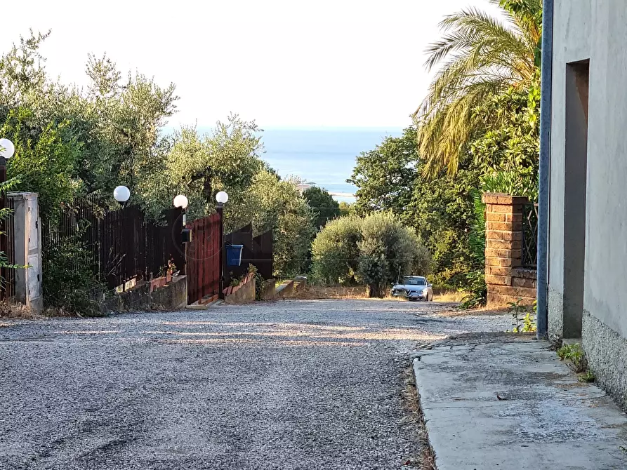 Immagine 12 di Casa indipendente in vendita  a Pescara
