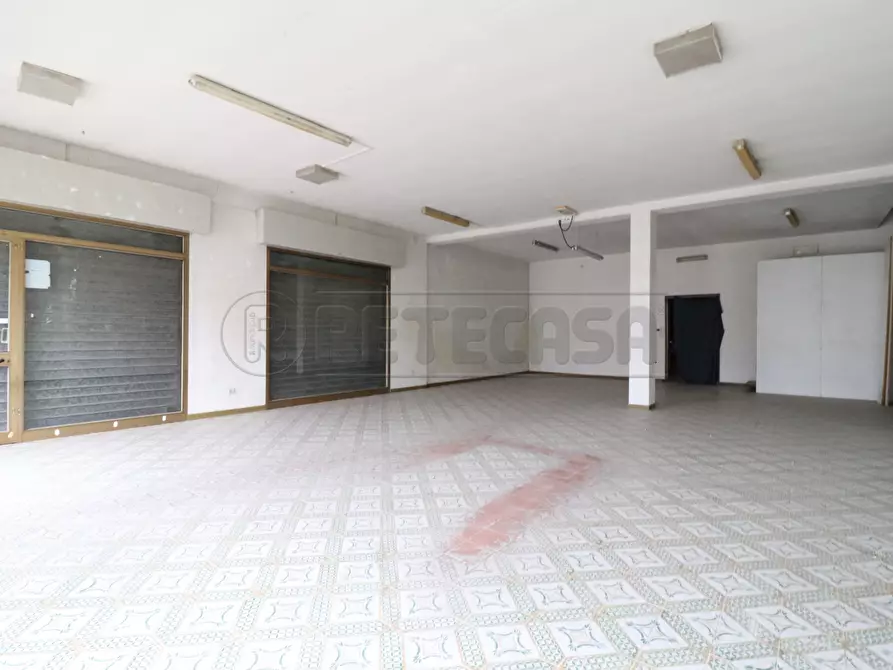 Immagine 4 di Locale commerciale in vendita  in Via Guido Reni 2 a Bondeno