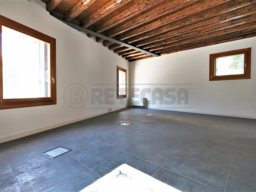 Immagine 17 di Ufficio in vendita  a Vicenza