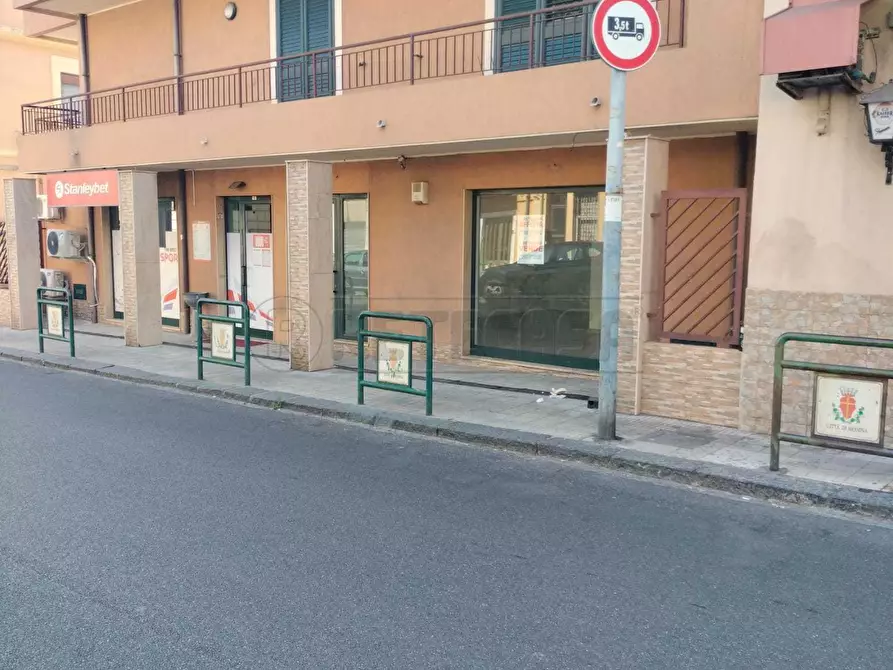 Immagine 3 di Locale commerciale in affitto  in Via Marco Polo 268 a Messina