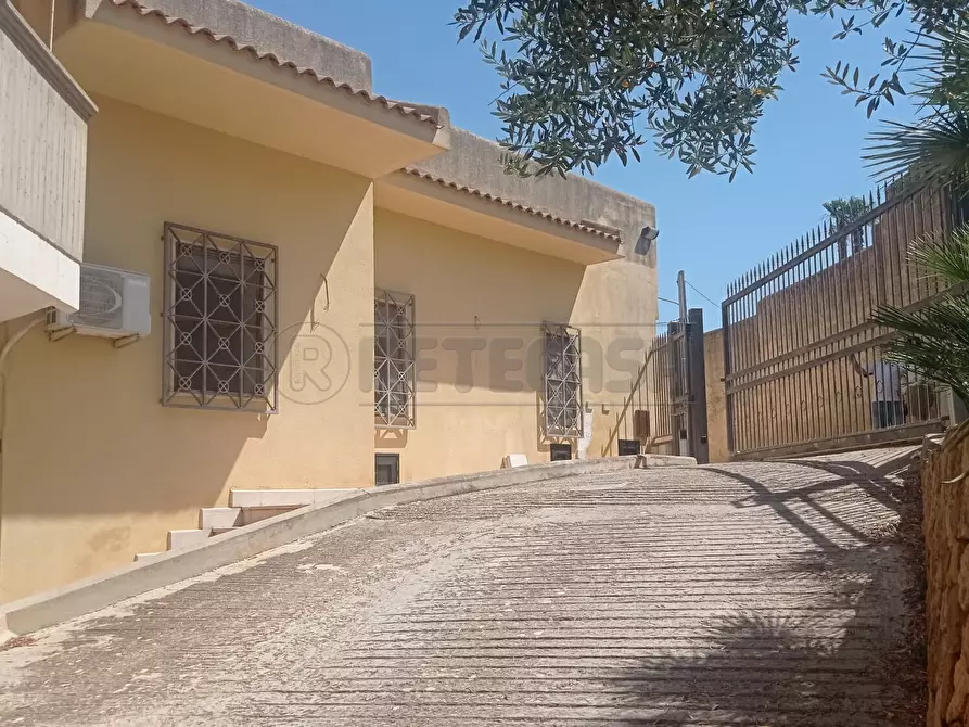 Immagine 7 di Palazzo in vendita  a Marsala