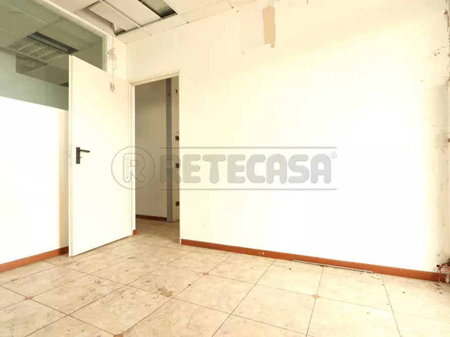 Immagine 14 di Locale commerciale in affitto  in via dal ponte 228 a Torri Di Quartesolo