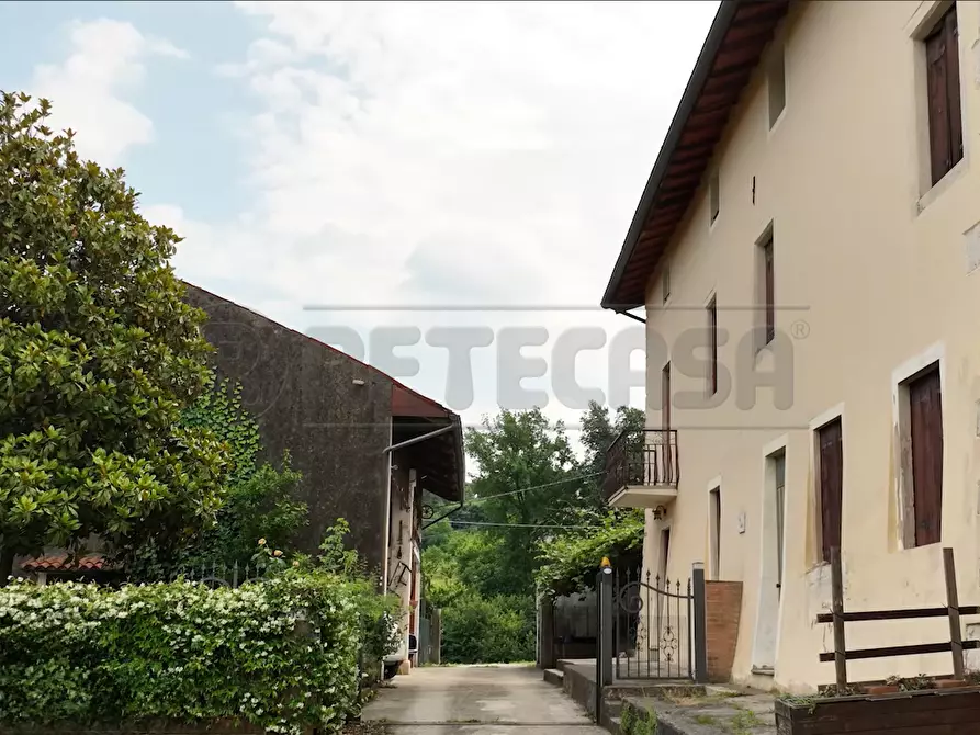 Immagine 1 di Casa semindipendente in vendita  in Via Costa 17 a Brogliano