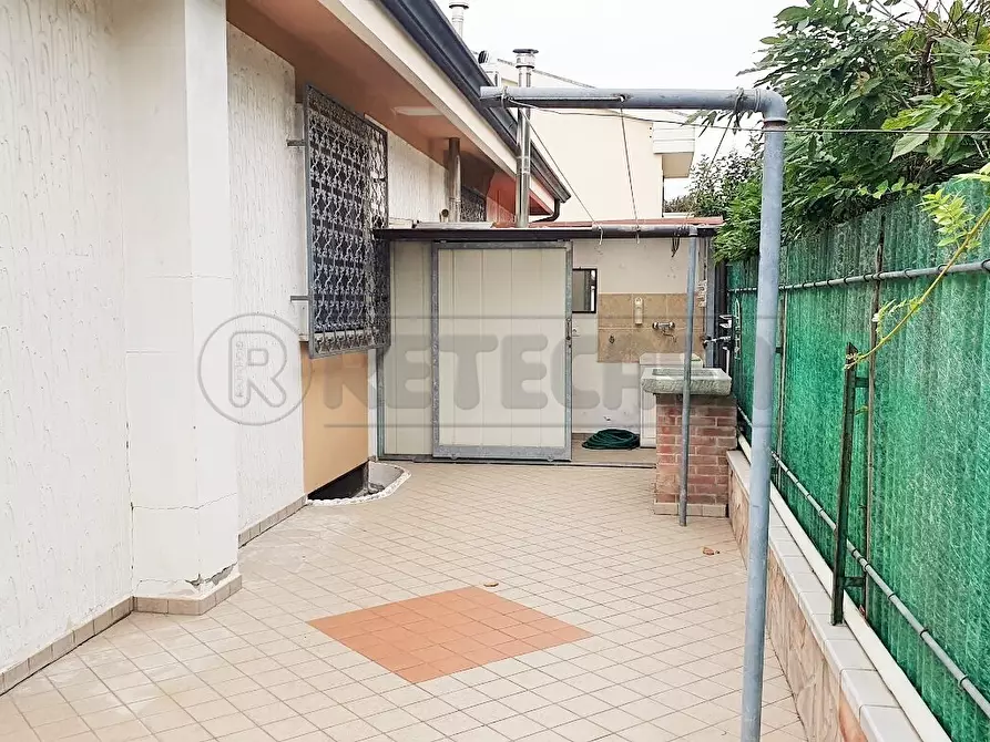 Immagine 10 di Casa bifamiliare in vendita  a Viareggio