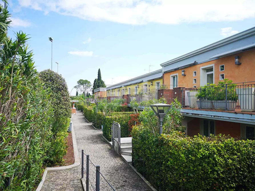 Immagine 8 di Appartamento in vendita  in Via Giuseppe Mazzini 1 a Padenghe Sul Garda