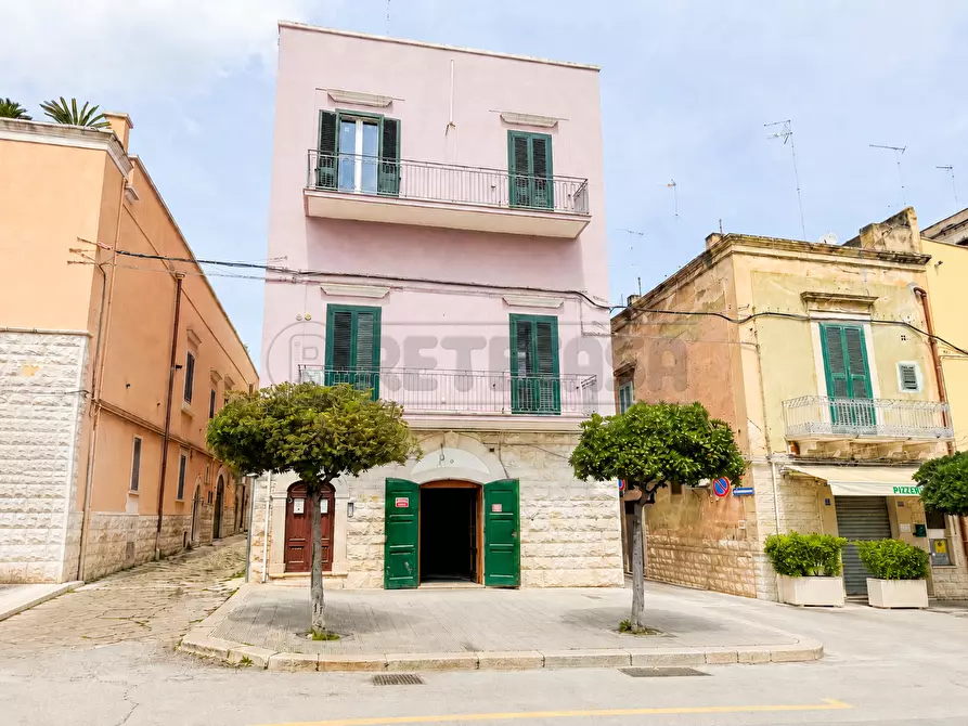 Immagine 1 di Locale commerciale in vendita  in Piazza Vittorio Emanuele 75 a Bisceglie