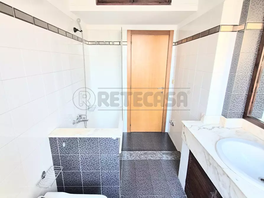 Immagine 15 di Trilocale in vendita  a Pescara