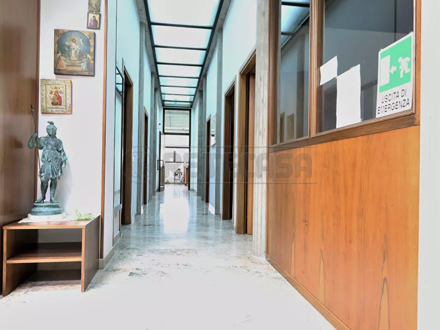 Immagine 2 di Locale commerciale in affitto  a Torri Di Quartesolo