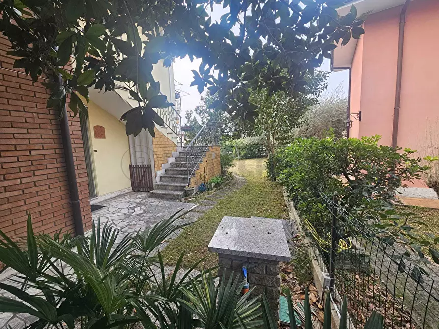 Immagine 7 di Trilocale in vendita  a Bardolino