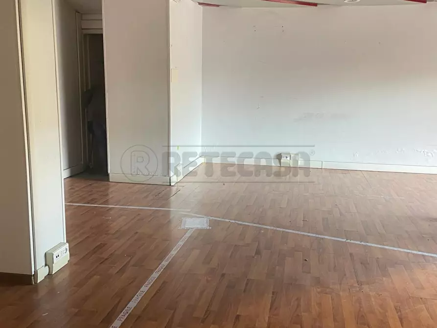 Immagine 2 di Attività commerciale in affitto  a Montecchio Maggiore