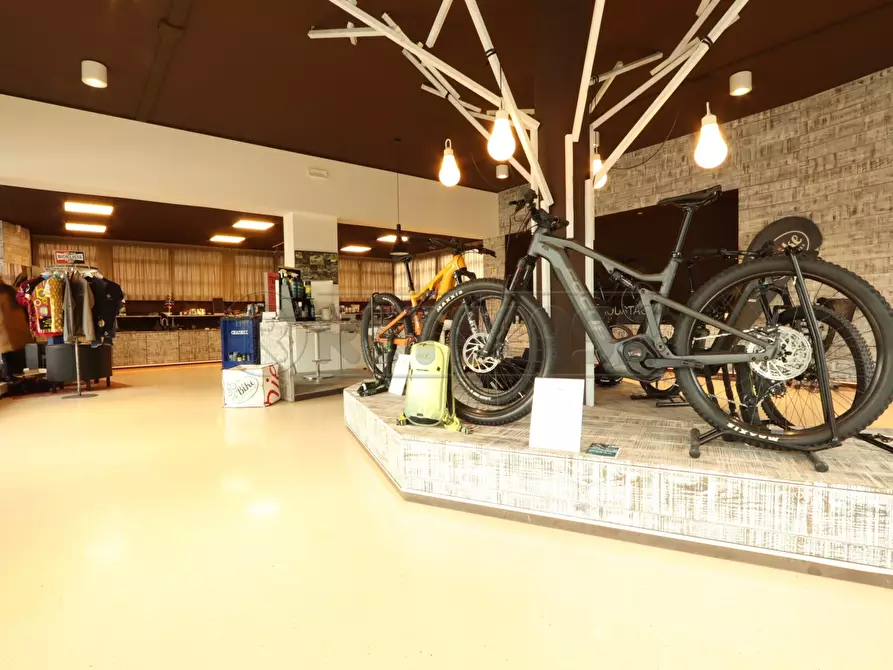 Immagine 5 di Locale commerciale in vendita  in viale della pace 169 a Vicenza