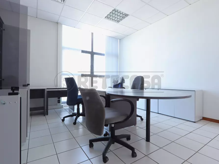 Immagine 8 di Ufficio in affitto  in Via Chiuppese 3 a Monticello Conte Otto