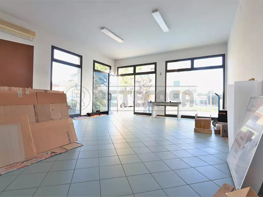 Immagine 7 di Locale commerciale in vendita  in Via Chiesa Nuova a Longare