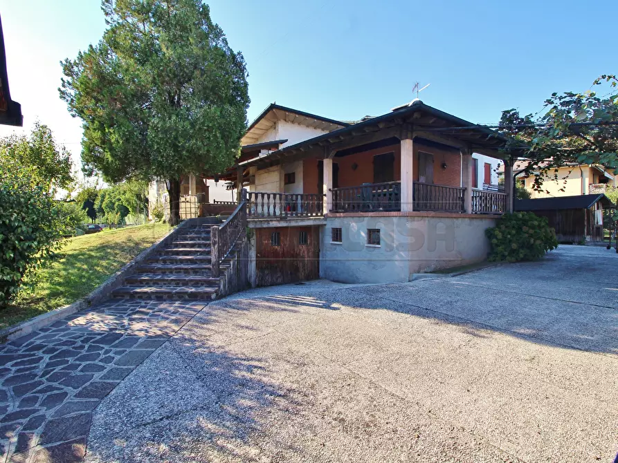 Immagine 1 di Casa indipendente in vendita  a Montebello Vicentino