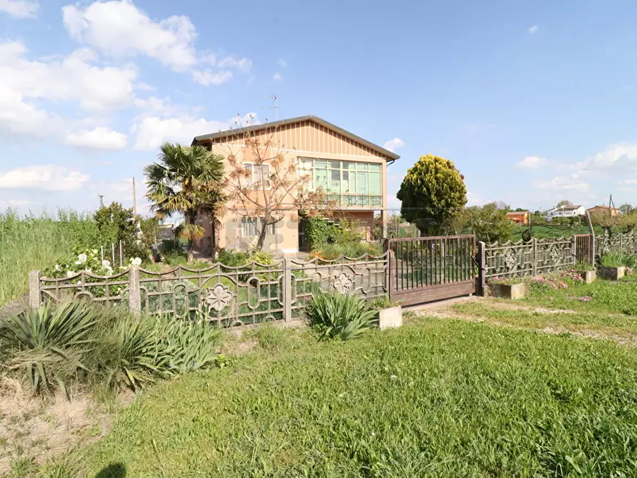 Immagine 1 di Villa in vendita  a Ficarolo
