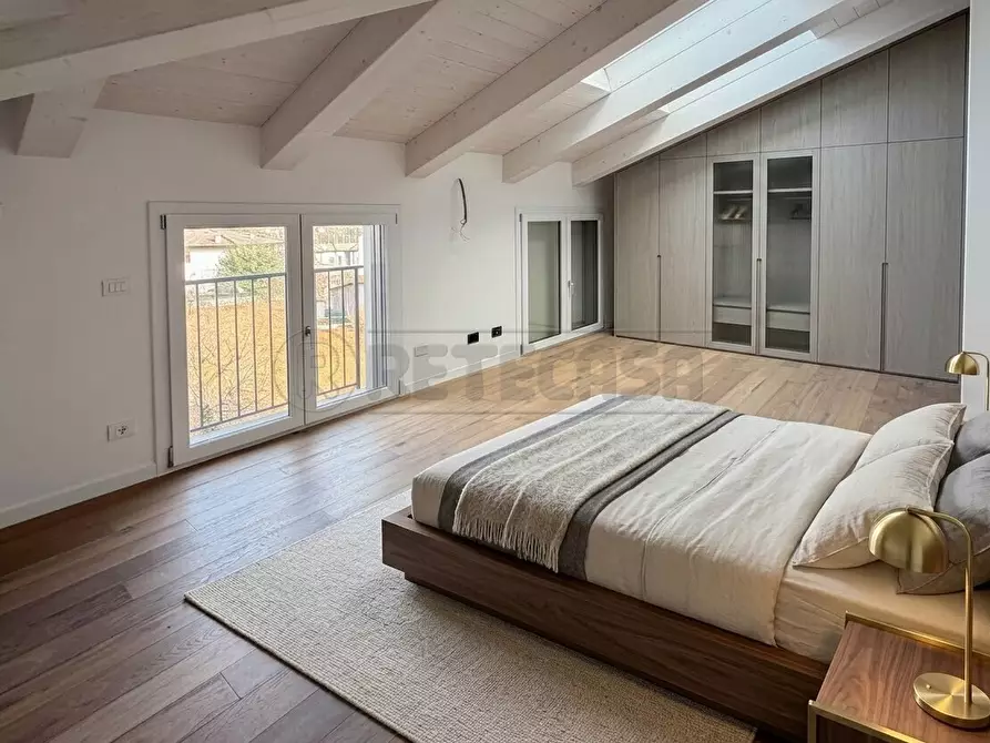 Immagine 11 di Attico in vendita  in Via F. Magellano a Creazzo