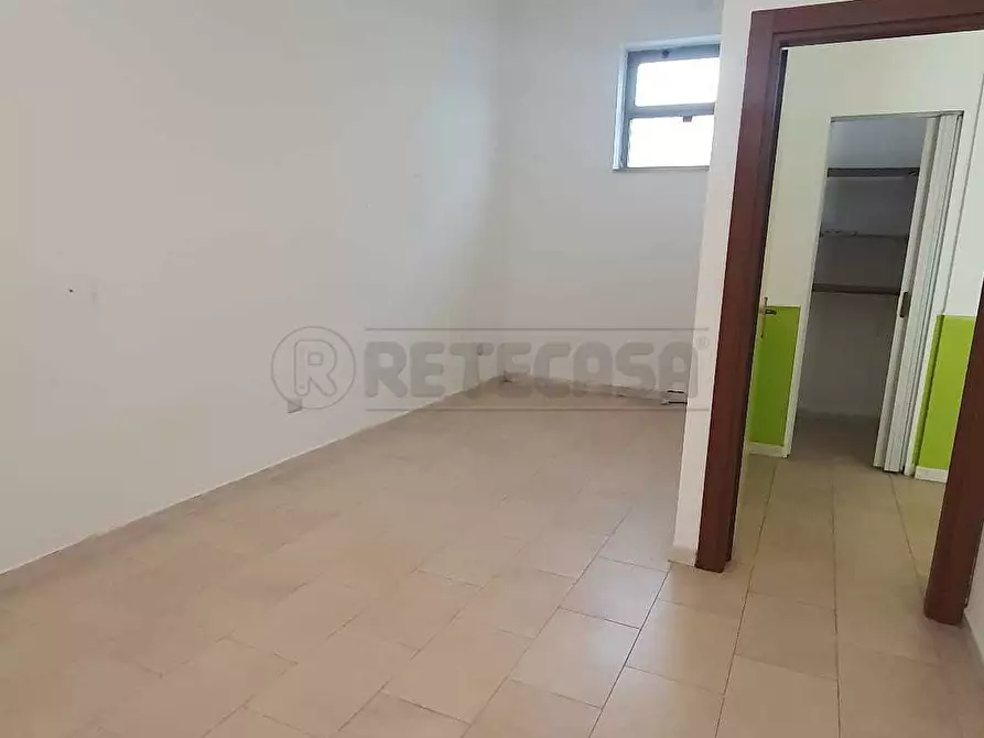 Immagine 2 di Locale commerciale in affitto  a Mercato San Severino