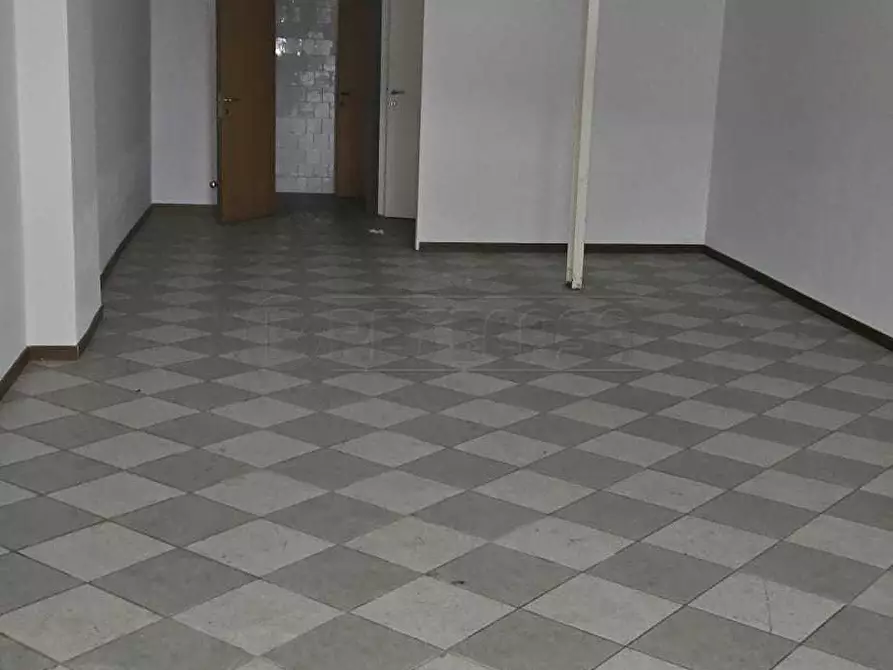 Immagine 1 di Locale commerciale in affitto  a Noale