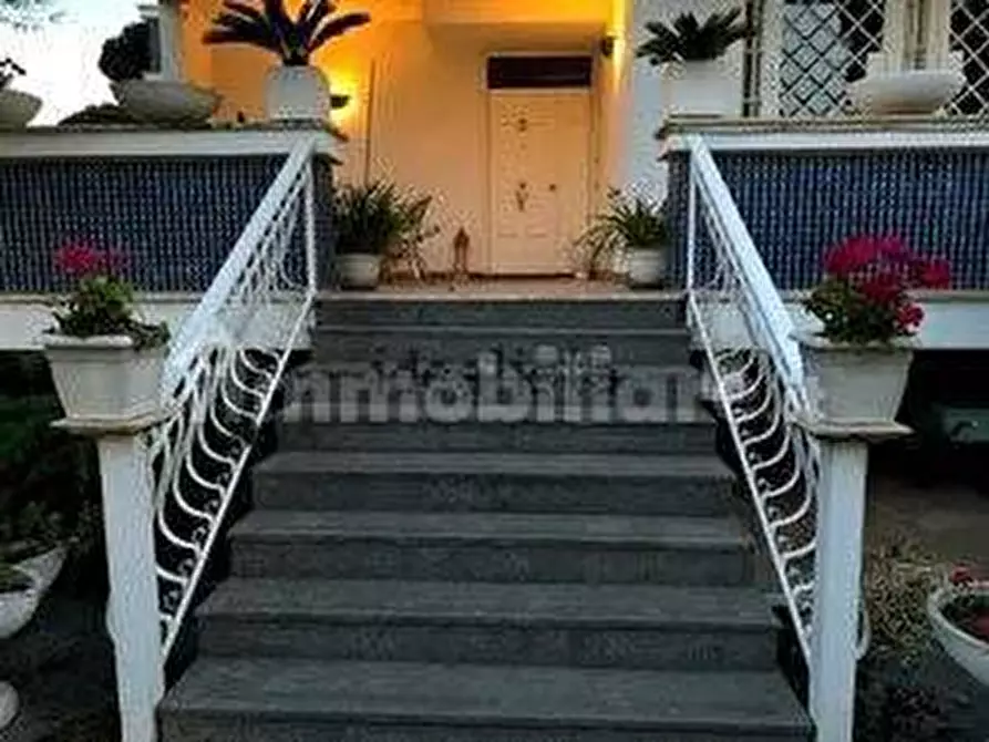 Immagine 11 di Villa in vendita  in Via Eschilo 54 a Roma