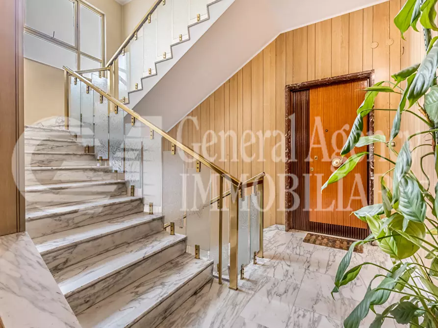 Immagine 8 di Appartamento in vendita  in via guido de ruggiero a Roma