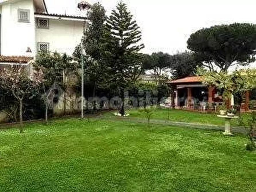 Immagine 4 di Villa in vendita  in Via Eschilo 54 a Roma