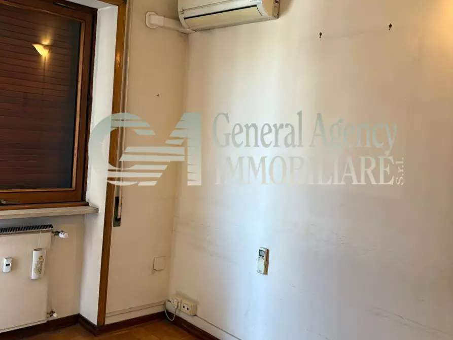 Immagine 56 di Appartamento in vendita  in via guido de ruggiero a Roma