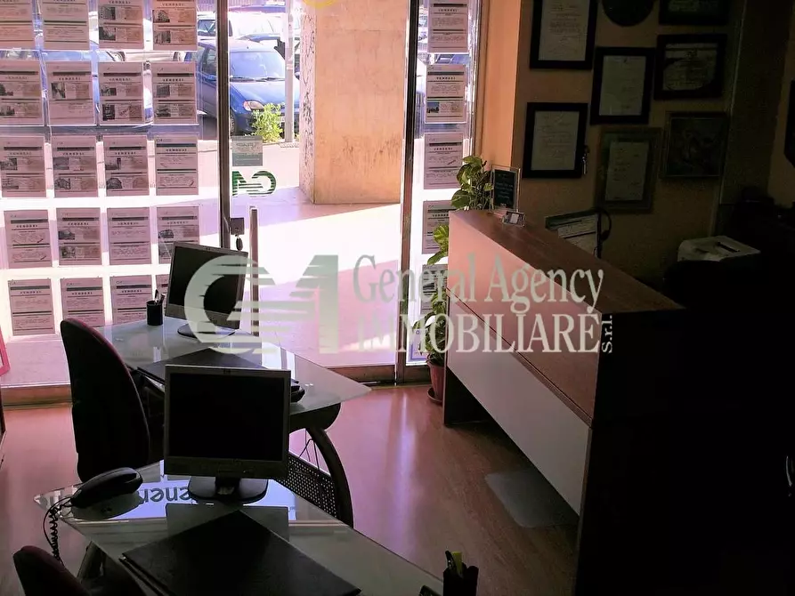 Immagine 10 di Locale commerciale in affitto  in via Pietro Bonfante 50 a Roma