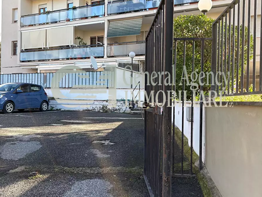 Immagine 40 di Trilocale in affitto  in Via Canton a Roma