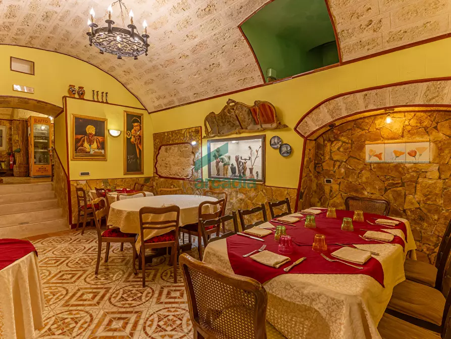 Immagine 10 di Locale commerciale in vendita  in Strada la Grava 16 a Bari