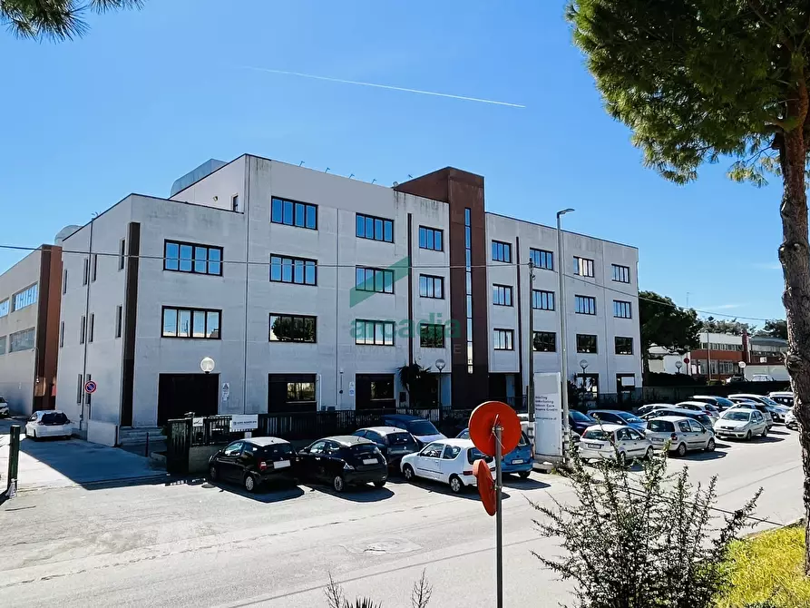 Immagine 2 di Ufficio in vendita  in Via Saverio Milella 2/bis a Bari